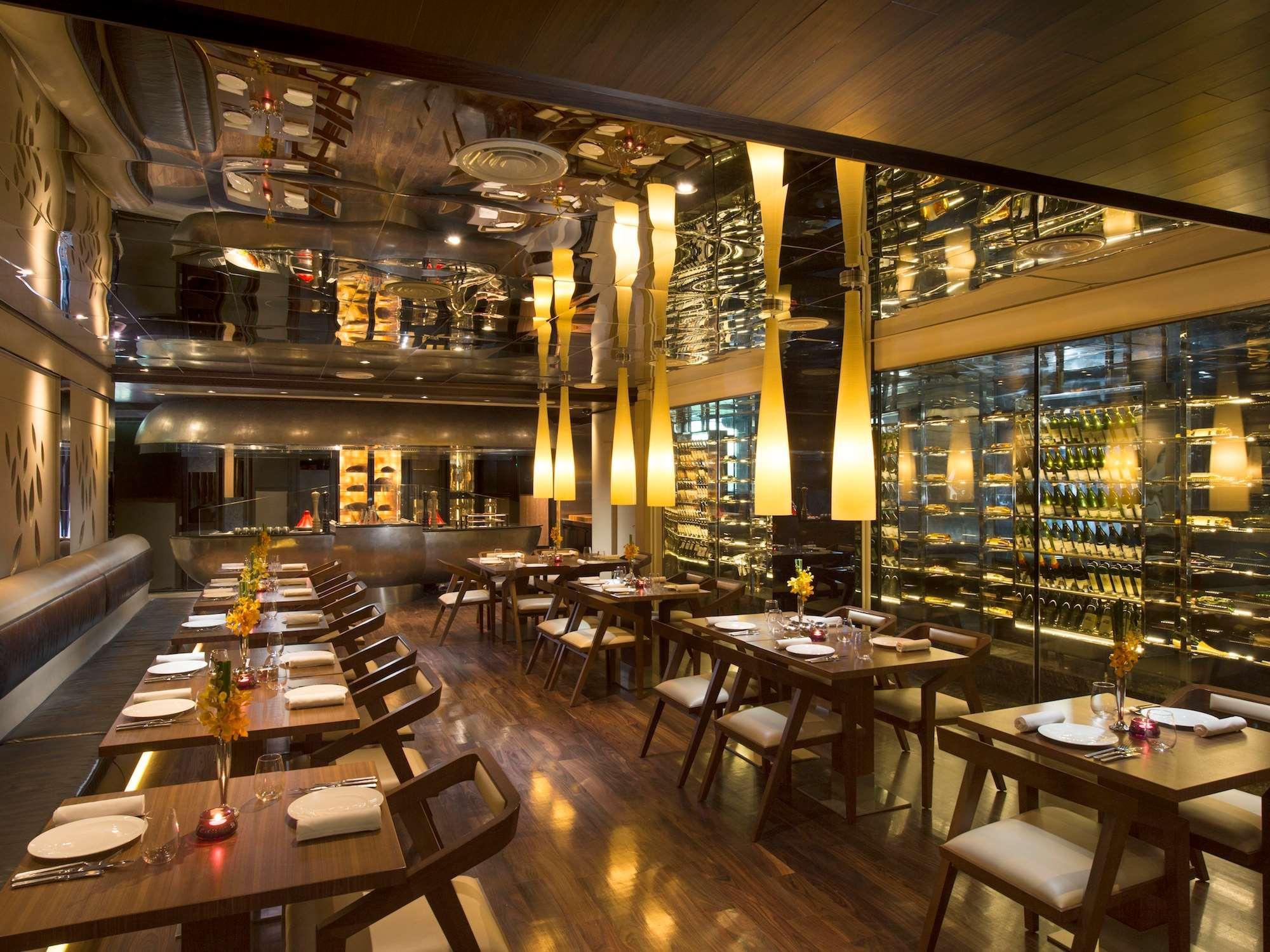 Hotel Hilton Kuala Lumpur Exteriér fotografie Interior of the restaurant