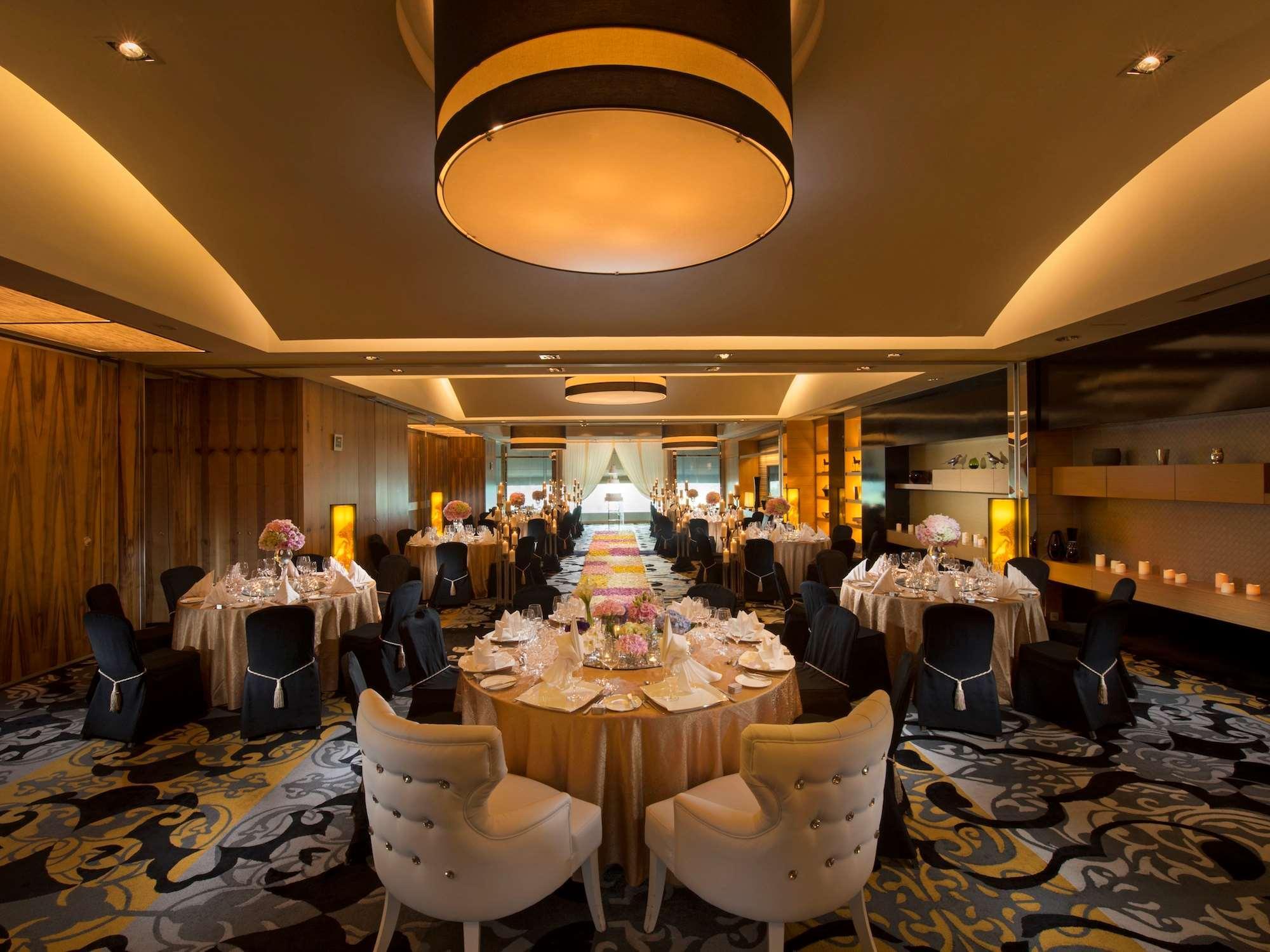 Hotel Hilton Kuala Lumpur Exteriér fotografie The interior of the restaurant
