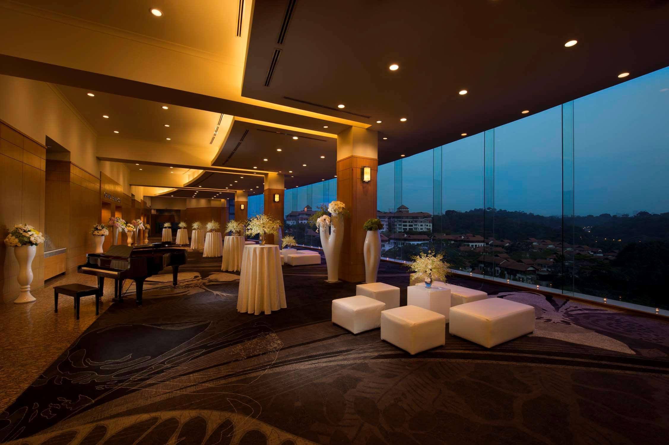 Hotel Hilton Kuala Lumpur Exteriér fotografie The Club Lounge at the Renaissance Hotel