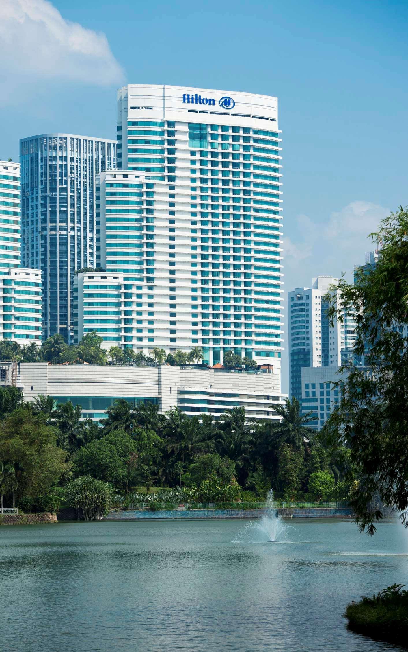 Hotel Hilton Kuala Lumpur Exteriér fotografie The Berlian, one of the first high-rise condominium projects in the city