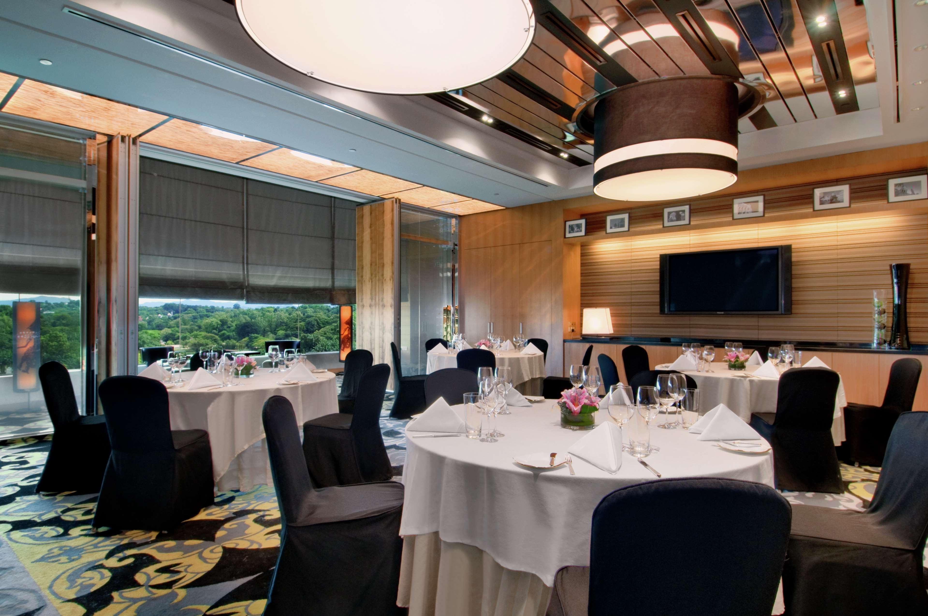 Hotel Hilton Kuala Lumpur Restaurace fotografie The Club at Changi Airport
